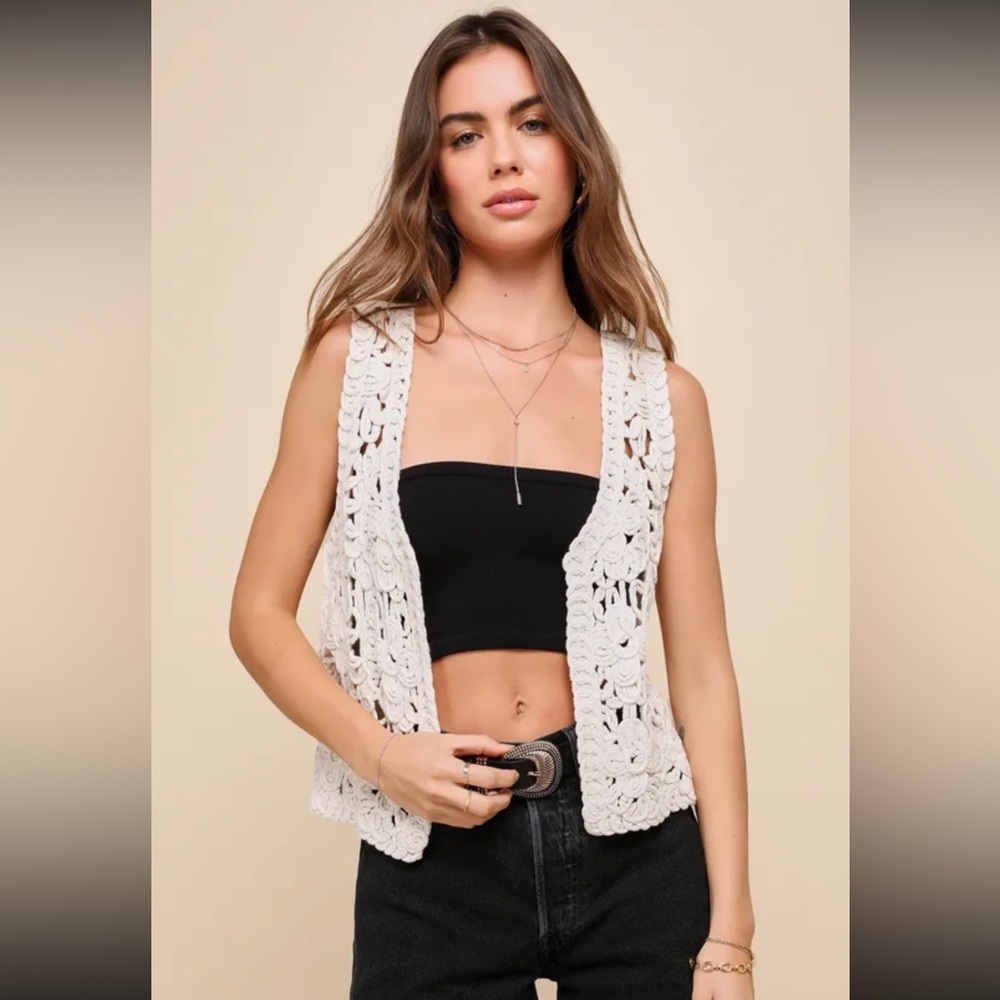 🤍NWOT Lulus Boho Instinct Beige Crochet Vest🤍